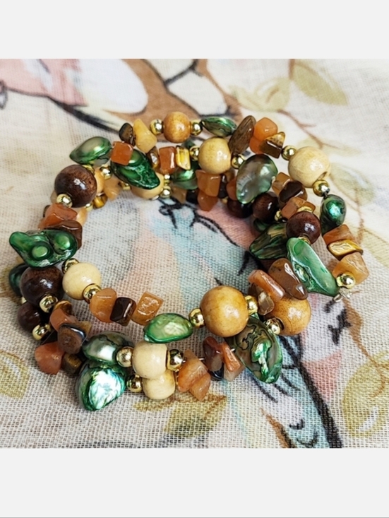 Unsigned Jewelry - Stone Shell Wood Beaded Memory Wire Bracelet Gold Tone Mother Nature Organic EUC